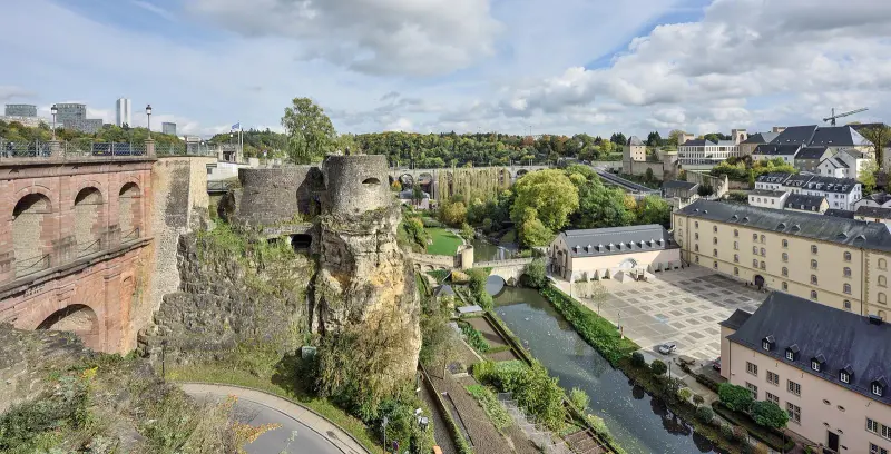 Luxembourg City: the Grund quarter in the Alzette valley, seen from the Corniche